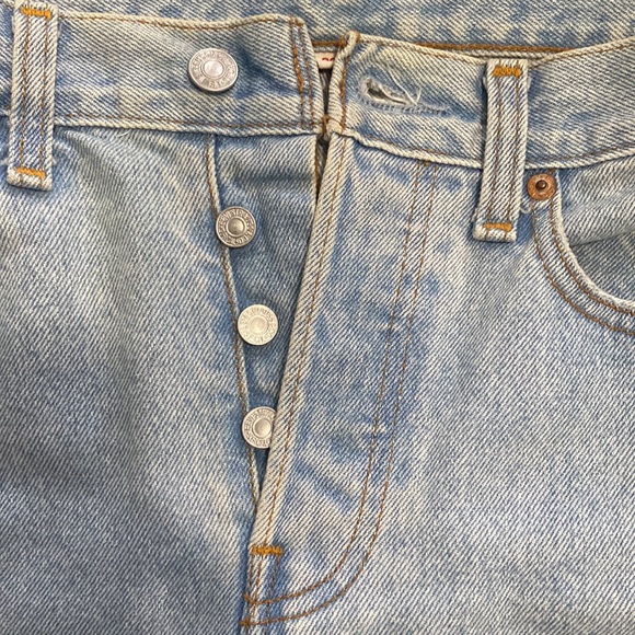 Levi’s 501 Cropped Jean - Picture 5 of 8
